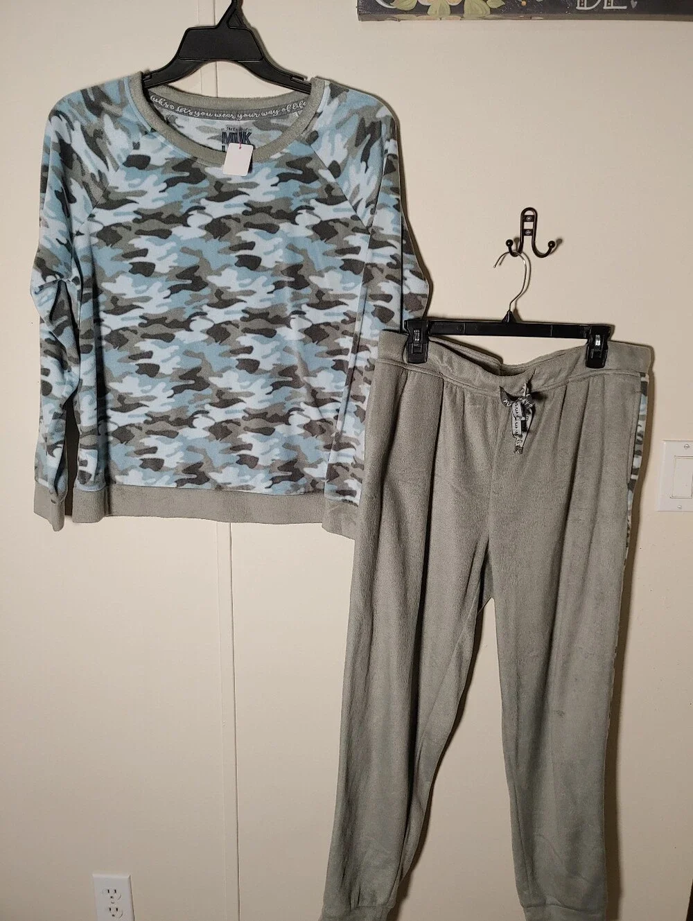 Super Cute Muk Luks Large Blue & Grey Camo Long Sleeve Pajama Set